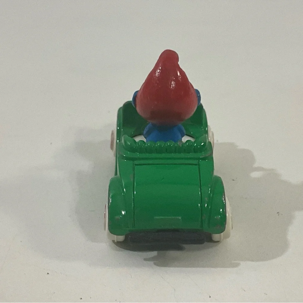 Vintage ERTL Peyo Papa Smurf #4 Green 1982 Die Cast Car with PVC figure